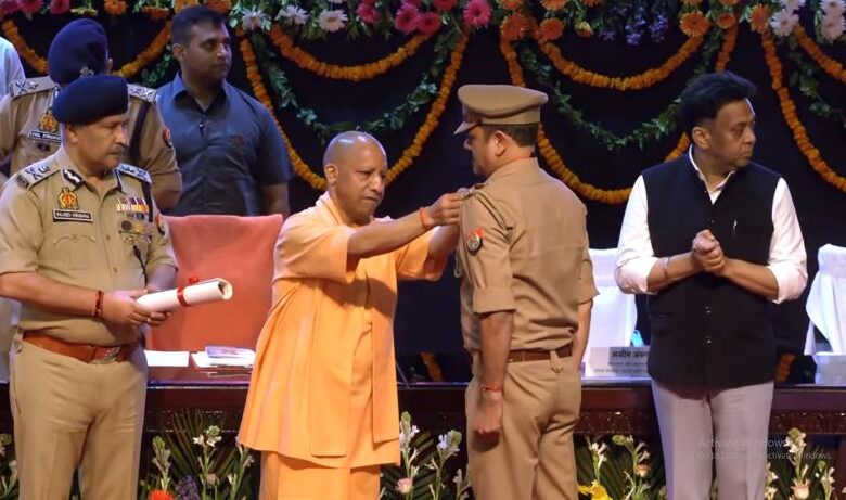 Photo of सीएम योगी ने पुलिसकर्मियों का किया सम्मान, 87 इंटरसेप्टर वाहनों का किया फ्लैग ऑफ