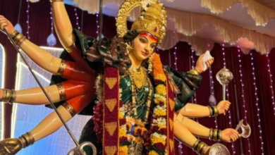 Photo of मां दुर्गा की आधी डूबी प्रतिमाओं की तस्वीरें लेने और प्रसारित करने पर रोक